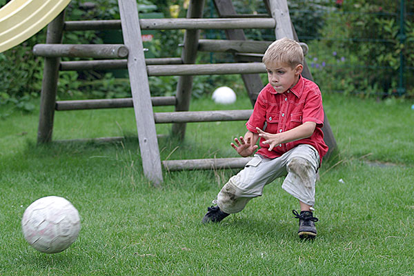 soccer | Canon 10D, EF 70-200 2.8, 70mm,  f 2.8, 1/500s, ISO400